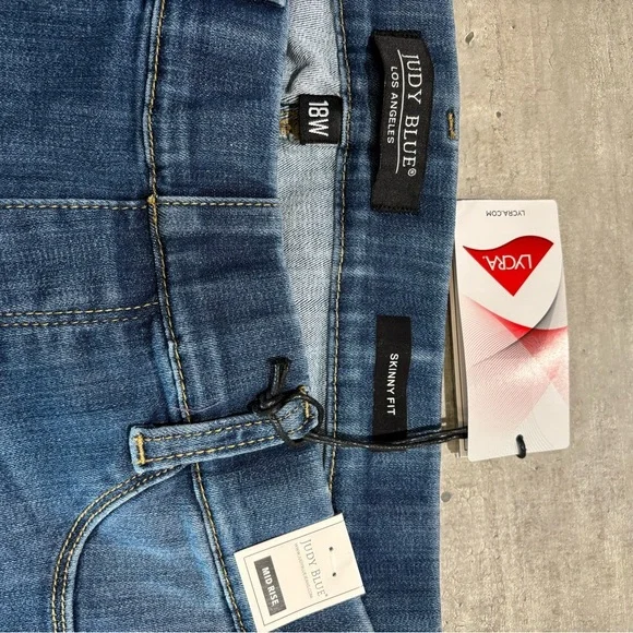 NWT Judy Blue Mid Rise Distressed Pull On Skinny Jeans - Picture 3 of 6